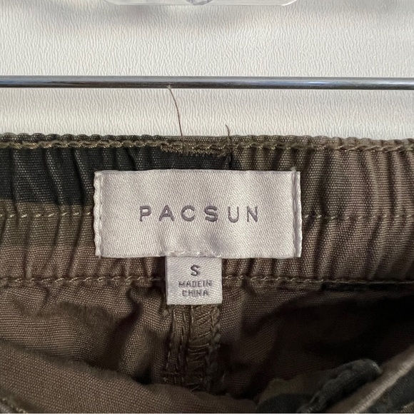 Pacsun Camo Cargo Pants with Pockets-Women’s Size Small - Picture 4 of 5